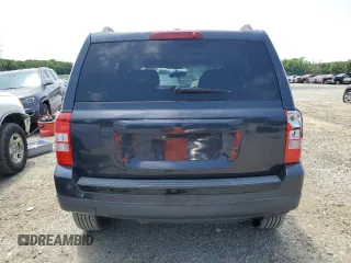 2014 Jeep Patriot Altitude with VIN 1C4NJPBA4ED927701, listed as a Copart auction lot 58413245 with 107,168 mi miles and Clean title. Bid and sale history available at DreamBid. Image 6.