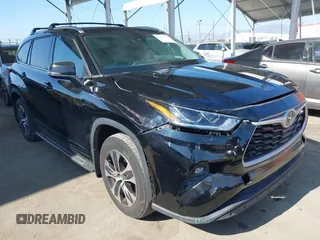 2022 Toyota Highlander XLE with VIN 5TDHZRBH0NS202972, listed as a IAAI auction lot 42623975 with 29,021 mi miles and . Bid and sale history available at DreamBid. Image 1.