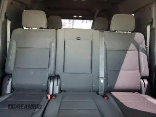 2023 Chevrolet Suburban LS z VIN 1GNSKBKD0PR129979, wystawiony jako Copart lot #53000485 z przebiegiem 68 896 mil mil oraz Czysty tytuł • Clean title. Historia ofert i sprzedaży dostępna na DreamBid. Obrazek 10.
