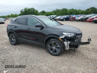 2022 Buick Encore GX Select z VIN KL4MMESL4NB142190, wystawiony jako Copart lot #61333895 z przebiegiem 55 830 mil mil oraz Szkoda całkowita • Salvage title. Historia ofert i sprzedaży dostępna na DreamBid. Obrazek 4.