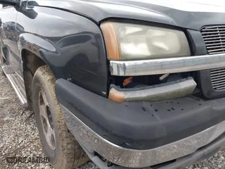 2005 Chevrolet Avalanche Z71 with VIN 3GNEK12Z55G213733, listed as a IAAI auction lot 42008159 with 194,760 mi miles. Bid and sale history available at carsss.com. Image 13.