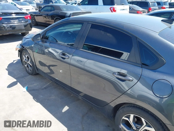 2021 Kia Forte LXS z VIN 3KPF24ADXME356322, wystawiony jako IAAI lot #42237624 z przebiegiem 52 609 mil mil oraz . Historia ofert i sprzedaży dostępna na DreamBid. Obrazek 14.