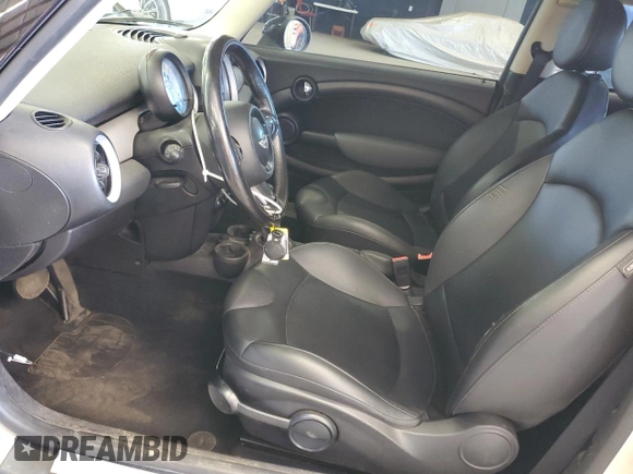2011 MINI Hardtop with VIN WMWSU3C56BT098018, listed as a Copart auction lot 55075405 with 130,889 mi miles and Clean Title. Bid and sale history available at DreamBid. Image 7.