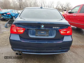2011 BMW 3 Series 328i xDrive with VIN WBAPK7C58BF087877, listed as a IAAI auction lot 41250323 with 161,100 mi miles. Bid and sale history available at carsss.com. Image 16.