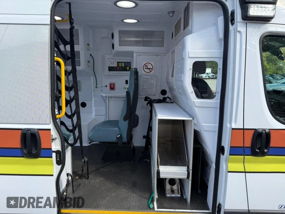 2017 Ram ProMaster Cargo with VIN 3C6URVHGSHE507937, listed as a Copart auction lot 75947704 with 122,808 mi miles and Clean Title. Bid and sale history available at DreamBid. Image 7.