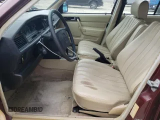 1986 Mercedes-Benz 190 with VIN WDBDA24D1GF156335, listed as a Copart auction lot 50976435 with 106,109 mi miles and Clean Title. Bid and sale history available at carsss.com. Image 7.