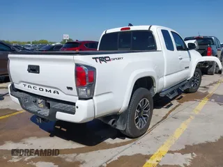 2023 Toyota Tacoma SR z VIN 3TYRZ5CN5PT034397, wystawiony jako IAAI lot #42055222 z przebiegiem 39 144 mil mil oraz . Historia ofert i sprzedaży dostępna na DreamBid. Obrazek 4.