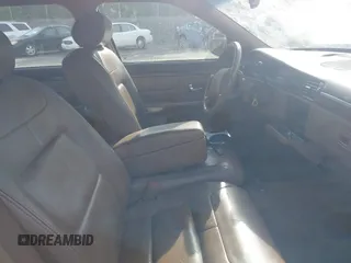 1998 Cadillac DeVille z VIN 1G6KD54Y3WU730001, wystawiony jako IAAI lot #42369702 z przebiegiem 88 540 mil mil oraz . Historia ofert i sprzedaży dostępna na DreamBid. Obrazek 5.