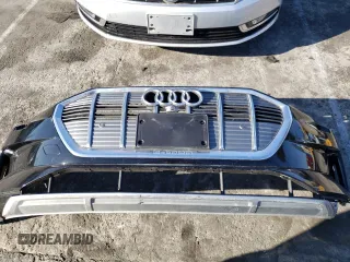 2019 Audi e-tron Premium Plus z VIN WA1LAAGEXKB011980, wystawiony jako Copart lot #44631595 z przebiegiem 68 699 mil mil oraz Szkoda całkowita • Salvage title. Historia ofert i sprzedaży dostępna na DreamBid. Obrazek 13.