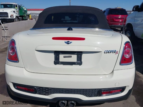 2015 MINI Cooper Roadster S with VIN WMWSY3C51FT595455, listed as a IAAI auction lot 41670221 with NaN miles. Bid and sale history available at carsss.com. Image 16.