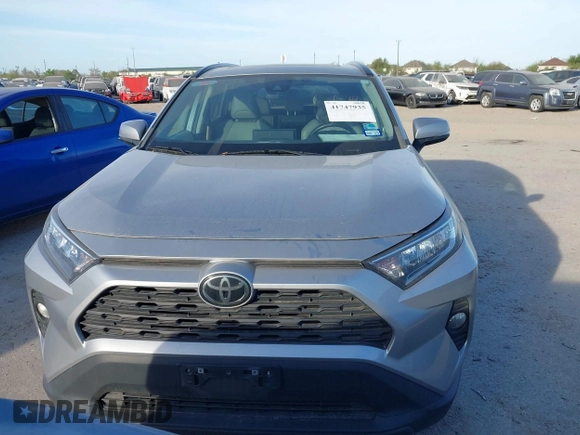 2021 Toyota RAV4 XLE Premium with VIN 2T3C1RFV1MC142071, listed as a IAAI auction lot 41747935 with 82,427 mi miles. Bid and sale history available at carsss.com. Image 12.