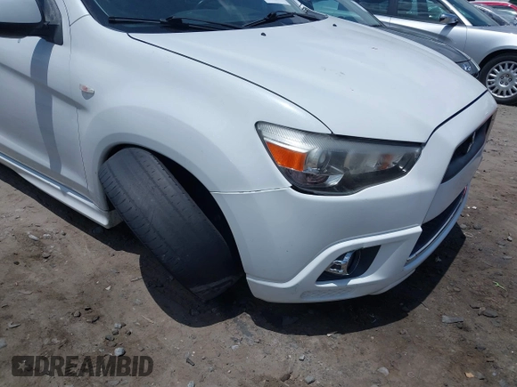 2011 Mitsubishi Outlander SE with VIN JA4AP4AU8BZ012589, listed as a IAAI auction lot 42316134 with 176,450 mi miles and . Bid and sale history available at DreamBid. Image 6.