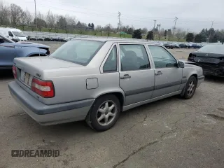 1996 Volvo S70 z VIN YV1LS5542T2274433, wystawiony jako Copart lot #41997065 z przebiegiem 88 757 mil mil oraz Szkody całkowita. Historia ofert i sprzedaży dostępna na DreamBid. Obrazek 3.