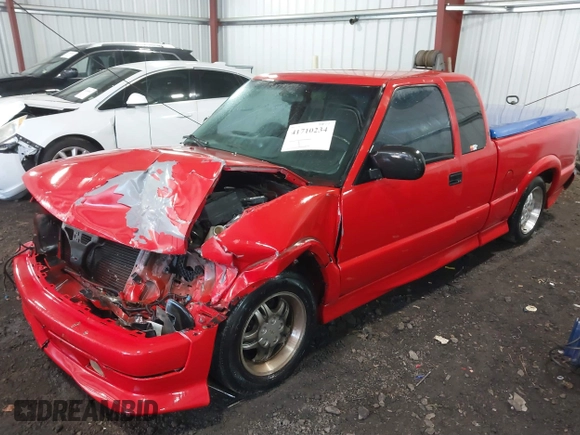2000 Chevrolet S-10 LS with VIN 1GCCS19W2Y8203649, listed as a IAAI auction lot 41710234 with 153,616 mi miles. Bid and sale history available at carsss.com. Image 18.