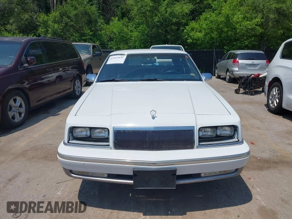 1993 Chrysler New Yorker z VIN 1C3XV66LXPD158485, wystawiony jako IAAI lot #42457031 z przebiegiem 87 441 mil mil oraz . Historia ofert i sprzedaży dostępna na DreamBid. Obrazek 6.