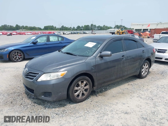 2011 Toyota Camry LE z VIN 4T1BF3EK0BU678810, wystawiony jako IAAI lot #42389108 z przebiegiem 240 908 mil mil oraz . Historia ofert i sprzedaży dostępna na DreamBid. Obrazek 2.