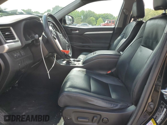 2017 Toyota Highlander XLE with VIN 5TDJZRFH0HS391235, listed as a Copart auction lot 55758335 with 69,695 mi miles and Clean title. Bid and sale history available at DreamBid. Image 7.