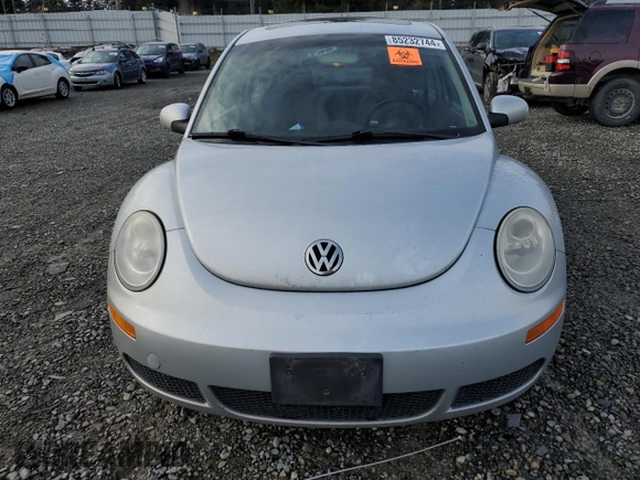 2008 Volkswagen New Beetle Coupe S with VIN 3VWRW31C98M510546, listed as a Copart auction lot 85232744 with 133,264 mi miles and Salvage Title. Bid and sale history available at carsss.com. Image 5.