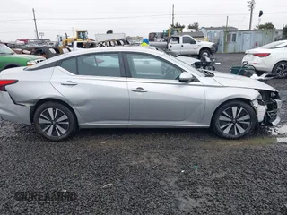 2022 Nissan Altima 2.5 SV with VIN 1N4BL4DV9NN306854, listed as a IAAI auction lot 41593305 with 63,346 mi miles. Bid and sale history available at carsss.com. Image 6.