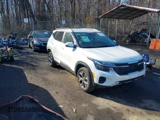 2024 Kia Seltos S z VIN KNDEUCAA9R7647262, wystawiony jako IAAI lot #41442701 z przebiegiem 5 127 mil mil oraz . Historia ofert i sprzedaży dostępna na DreamBid. Obrazek 1.