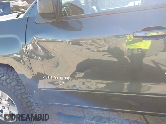 2019 Chevrolet Silverado 1500 LT with VIN 2GCVKPEC5K1140418, listed as a IAAI auction lot 42126724 with 113,381 mi miles and . Bid and sale history available at DreamBid. Image 18.