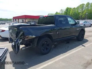 2015 Ram 1500 Express z VIN 1C6RR7KT4FS768971, wystawiony jako IAAI lot #42114105 z przebiegiem 97 725 mil mil oraz . Historia ofert i sprzedaży dostępna na DreamBid. Obrazek 4.