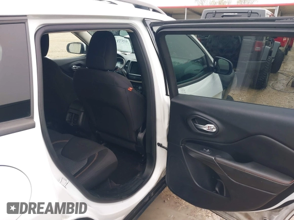 2017 Jeep Cherokee Latitude with VIN 1C4PJLCB5HW514171, listed as a IAAI auction lot 41572117 with 110,632 mi miles and . Bid and sale history available at DreamBid. Image 8.