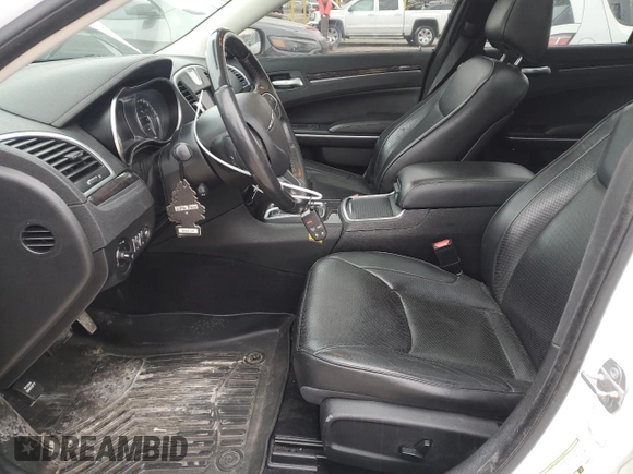 2019 Chrysler 300 Limited with VIN 2C3CCAEG6KH609791, listed as a Copart auction lot 48051065 with 70,013 mi miles and Salvage Title. Bid and sale history available at DreamBid. Image 7.
