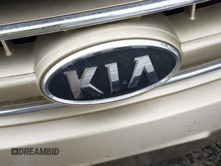 2009 Kia Sedona LX with VIN KNDMB233496278214, listed as a IAAI auction lot 41815456 with 205,799 mi miles. Bid and sale history available at carsss.com. Image 12.