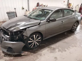 2022 Nissan Altima 2.5 SR with VIN 1N4BL4CV8NN321539, listed as a IAAI auction lot 41802422 with 68,278 mi miles. Bid and sale history available at carsss.com. Image 2.