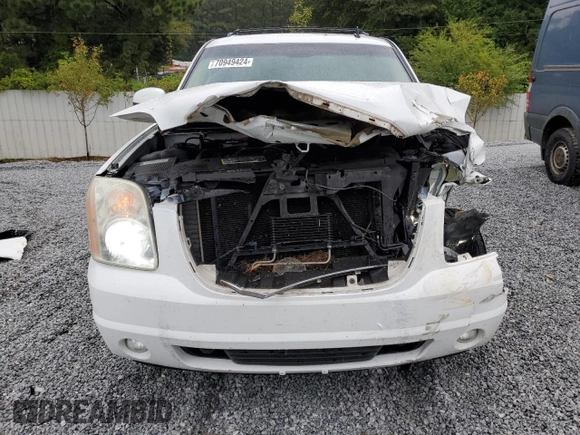 2008 GMC Yukon SLT w/4SB with VIN 1GKFC13J88J223313, listed as a Copart auction lot 70949424 with 155,898 mi miles and Salvage Title. Bid and sale history available at carsss.com. Image 5.