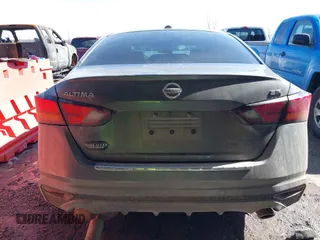 2021 Nissan Altima 2.5 SR with VIN 1N4BL4CV3MN348341, listed as a IAAI auction lot 41652294 with 115,805 mi miles. Bid and sale history available at carsss.com. Image 17.