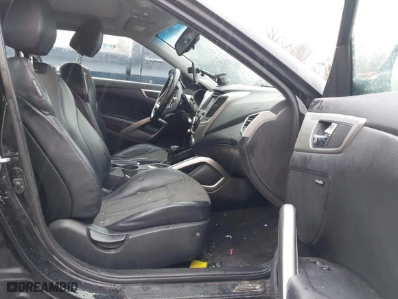 2015 Hyundai Veloster RE:FLEX with VIN KMHTC6AD2FU229849, listed as a IAAI auction lot 41705641 with 170,591 mi miles. Bid and sale history available at carsss.com. Image 5.