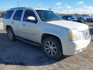 2012 GMC Yukon Denali with VIN 1GKS1EEF4CR267582, listed as a IAAI auction lot 40715940 with 265,209 mi miles. Bid and sale history available at carsss.com. Image 1.