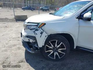2019 Honda Pilot Touring 7-Passenger with VIN 5FNYF6H61KB007332, listed as a IAAI auction lot 41853466 with 80,056 mi miles. Bid and sale history available at carsss.com. Image 6.