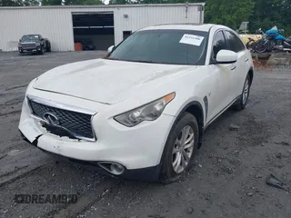 2014 Infiniti QX70 z VIN JN8CS1MU7EM451246, wystawiony jako IAAI lot #42221306 z przebiegiem 190 252 mil mil oraz . Historia ofert i sprzedaży dostępna na DreamBid. Obrazek 2.