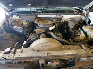 1992 Chevrolet Suburban z VIN 1GNGK26K8NJ330202, wystawiony jako Copart lot #85204074 z przebiegiem 266 388 mil mil oraz Czysty tytuł • Clean title. Historia ofert i sprzedaży dostępna na DreamBid. Obrazek 12.
