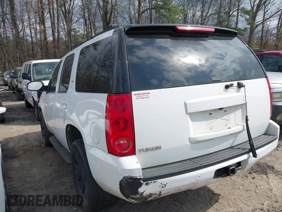 2008 GMC Yukon SLT w/4SB with VIN 1GKFC130X8R120662, listed as a IAAI auction lot 41724938 with 234,848 mi miles. Bid and sale history available at carsss.com. Image 3.