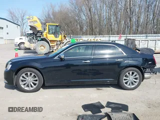 2019 Chrysler 300 Limited with VIN 2C3CCAKGXKH569123, listed as a IAAI auction lot 41786636 with 63,540 mi miles. Bid and sale history available at carsss.com. Image 14.