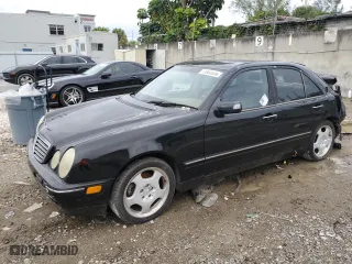 2000 Mercedes-Benz E-Class with VIN WDBJF70J1YB019224, listed as a Copart auction lot 77997574 with 0 mi miles and Non Repairable. Bid and sale history available at carsss.com. Image 1.