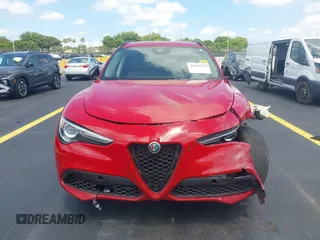 2021 Alfa Romeo Stelvio z VIN ZASPAJAN7M7D08508, wystawiony jako IAAI lot #42206372 z przebiegiem 56 459 mil mil oraz . Historia ofert i sprzedaży dostępna na DreamBid. Obrazek 13.