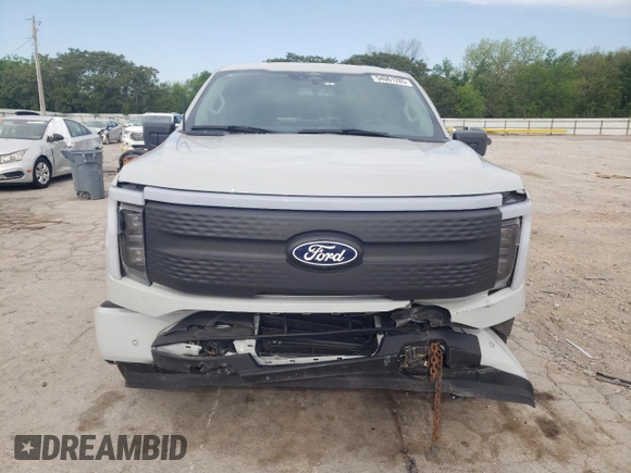 2024 Ford F-150 Lightning Flash с VIN 1FT6W3L78RWG28675, выставлен на аукционе Copart как лот 54061285 с пробегом 11 867 миль миль и Списание • Salvage title. История ставок и продаж доступна на DreamBid. Изображение 5.