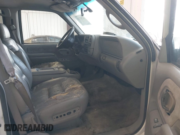 1999 Chevrolet Suburban with VIN 3GNFK16RXXG251900, listed as a IAAI auction lot 42207733 with 224,819 mi miles and . Bid and sale history available at DreamBid. Image 5.