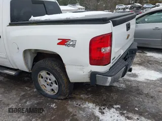2010 Chevrolet Silverado 1500 LT with VIN 3GCRKSE32AG259148, listed as a IAAI auction lot 41518065 with 97,611 mi miles and . Bid and sale history available at DreamBid. Image 6.