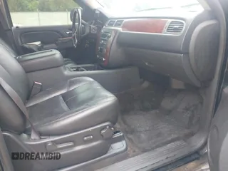 2014 Chevrolet Tahoe LT z VIN 1GNSKBE02ER133795, wystawiony jako IAAI lot #42335322 z przebiegiem 217 292 mil mil oraz . Historia ofert i sprzedaży dostępna na DreamBid. Obrazek 5.