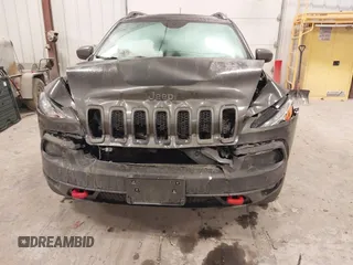 2014 Jeep Cherokee Trailhawk with VIN 1C4PJMBS2EW231813, listed as a IAAI auction lot 41664287 with 128,893 mi miles. Bid and sale history available at carsss.com. Image 6.