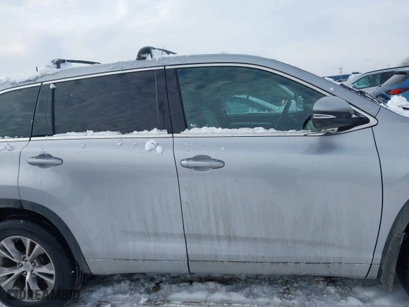 2015 Toyota Highlander LE with VIN 5TDBKRFH7FS153176, listed as a IAAI auction lot 41356261 with 119,502 mi miles. Bid and sale history available at carsss.com. Image 13.