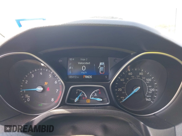 2018 Ford Focus SE z VIN 1FADP3FE0JL321530, wystawiony jako IAAI lot #42275532 z przebiegiem 65 412 mil mil oraz . Historia ofert i sprzedaży dostępna na DreamBid. Obrazek 7.