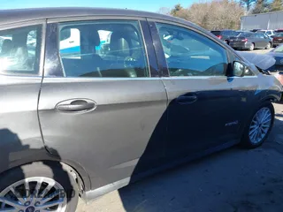 2016 Ford C-Max SEL with VIN 1FADP5BU3GL101218, listed as a IAAI auction lot 41292889 with 121,137 mi miles and . Bid and sale history available at DreamBid. Image 13.