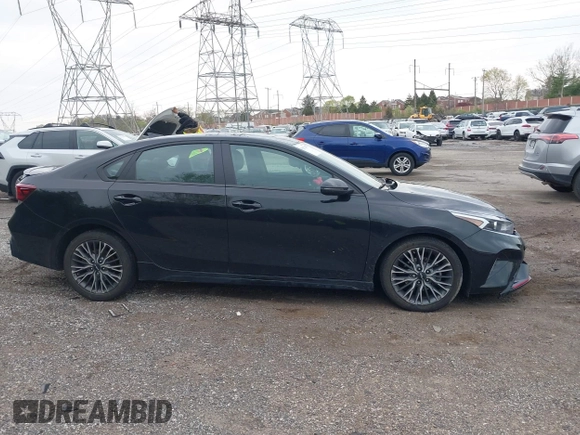 2023 Kia Forte GT-Line z VIN 3KPF54ADXPE627228, wystawiony jako IAAI lot #42022939 z przebiegiem 50 574 mil mil oraz . Historia ofert i sprzedaży dostępna na DreamBid. Obrazek 14.